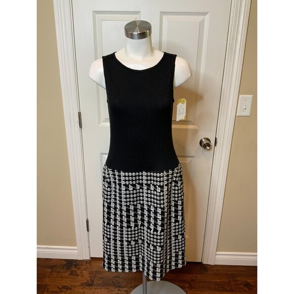 St. John Black & White Houndstooth Sleeveless Wool Pencil Dress, Size 6 (US) - Picture 1 of 8